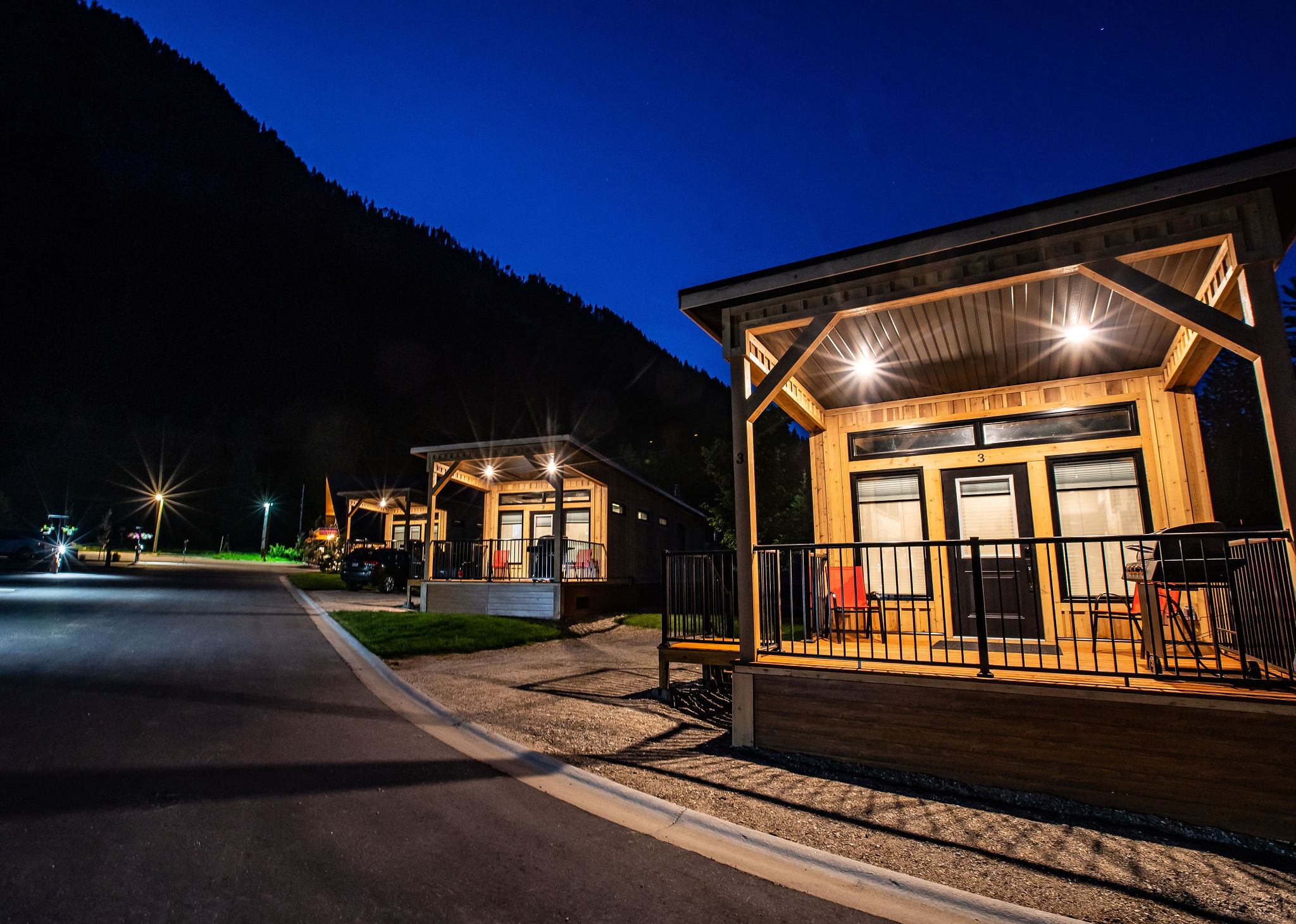 boulder mountain resort broad photo at night in the spring
